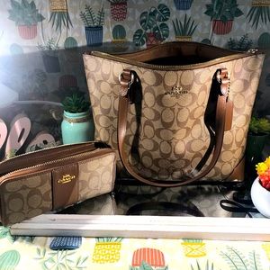 ⚡️⚡️Coach Leather Signature Tote & Signature Continental Wallet Set
